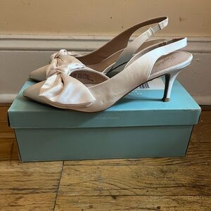Seychelles Women's Elegant Cream Forever Satin Bow Heels